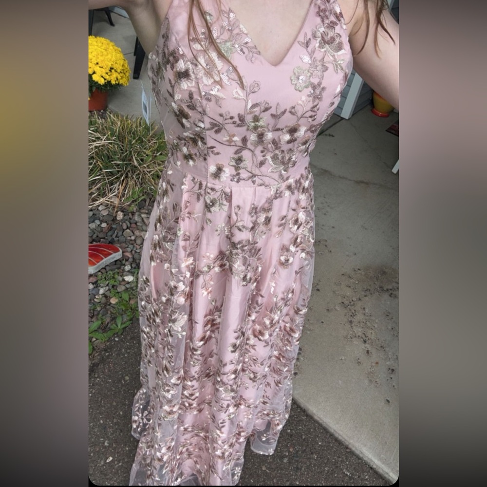 Wore once. Good condition. I’m 5’2, the perfect length with adjustable straps.